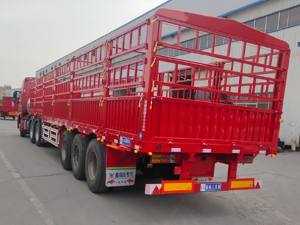 Warehouse Fence Semi-Trailers